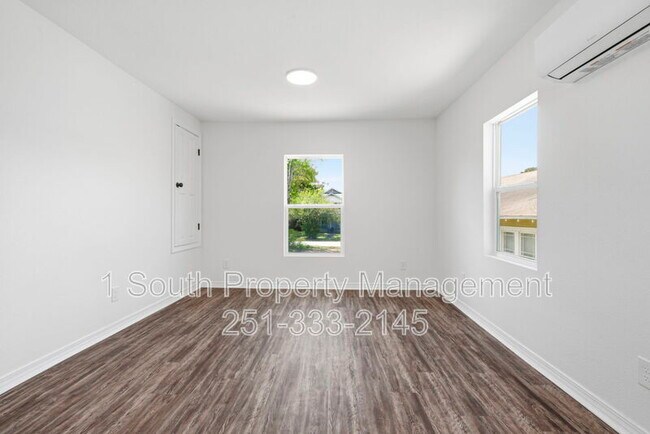 Building Photo - 377 Tuttle Ave