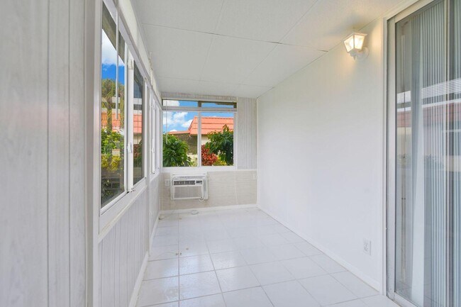 Building Photo - 287 Seville Terrace