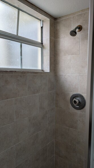 Building Photo - 6909 Lake Place Ct