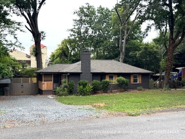 Building Photo - 1527 Medford Dr