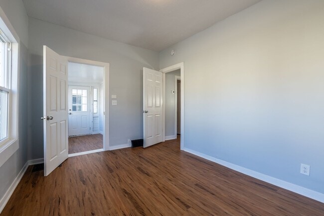 Building Photo - Adorable 1 Bed 1 Bath House with Detached ...