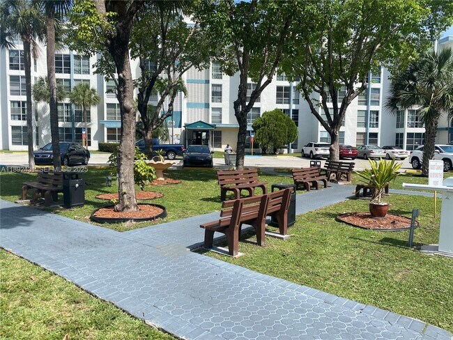 Building Photo - 17620 Atlantic Blvd