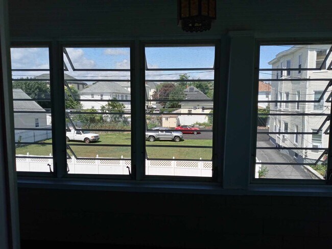 Building Photo - 467 Farmington Ave