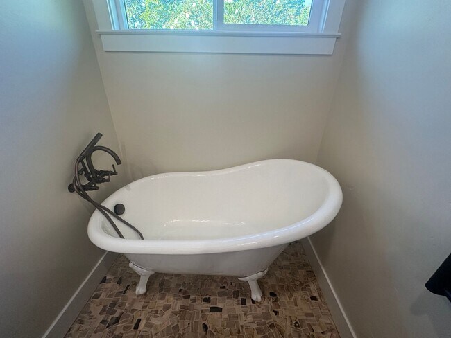 Building Photo - Charming Home in Winters, CA