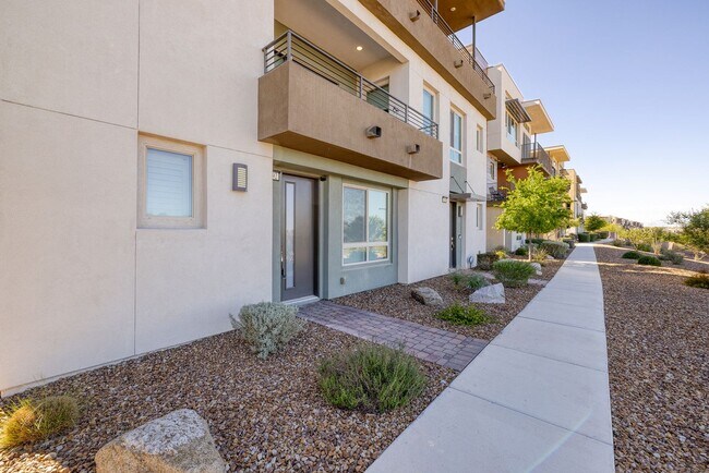 Building Photo - 55 or Older - Guard Gated Community in Sum...