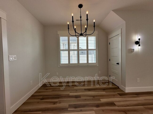 Building Photo - 210 7th St