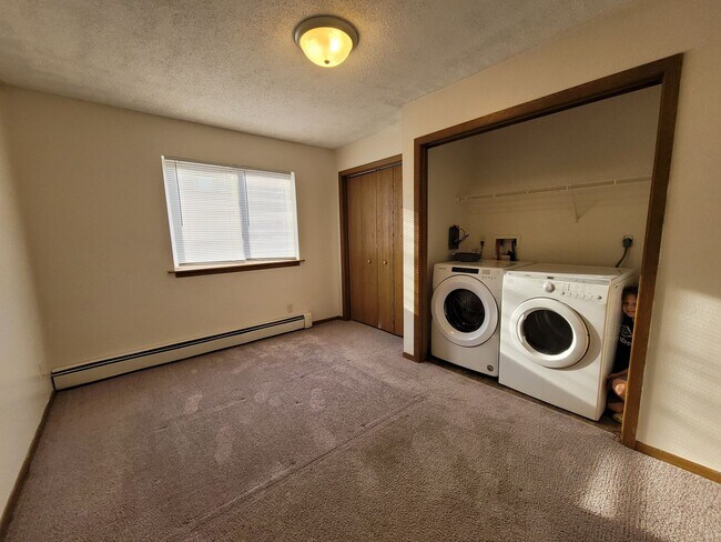 Building Photo - Great Marion Location. 2 bedroom 1 bath, h...