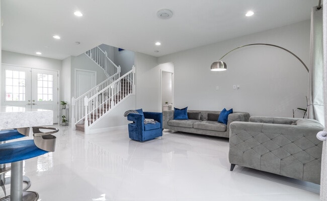 Building Photo - 15145 Cameo Ct