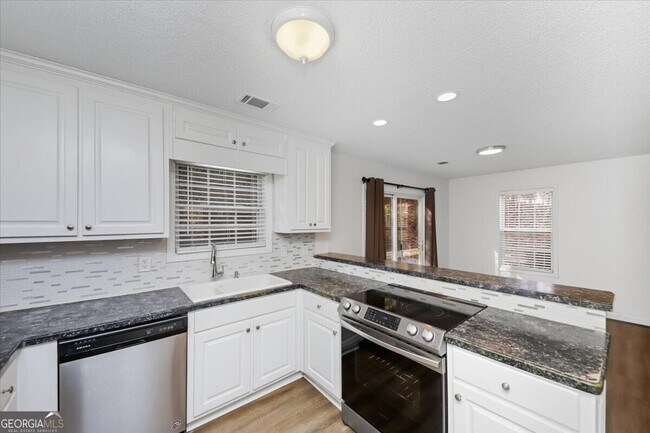 Building Photo - 2515 Lakeview Trail