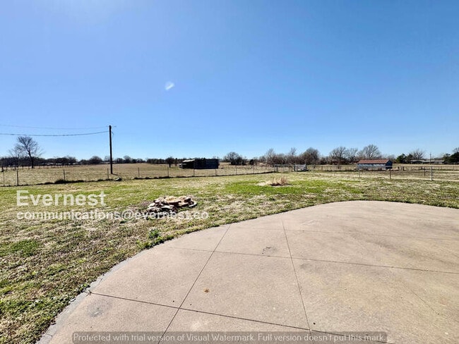 Building Photo - 3 Bed/2 Bath Home with Garage / Pet-Friendly / Available Now!