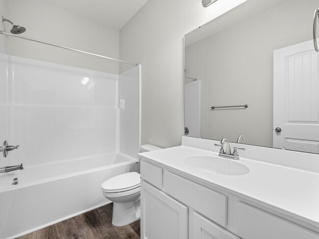 Building Photo - Towne Pointe Beauty!