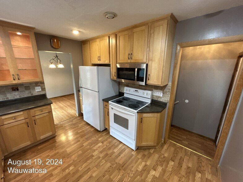 Building Photo - 9431 W Marion St