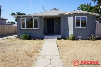 Building Photo - 1007 Castaic Ave