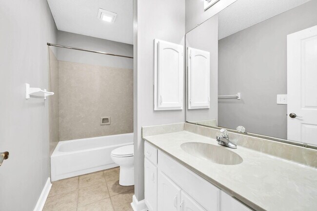 Building Photo - 3930 Balsam Dr