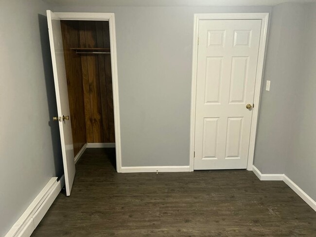 Building Photo - 349 E 5th St