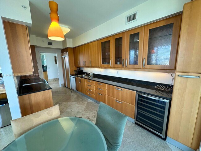 Building Photo - 16500 Collins Ave