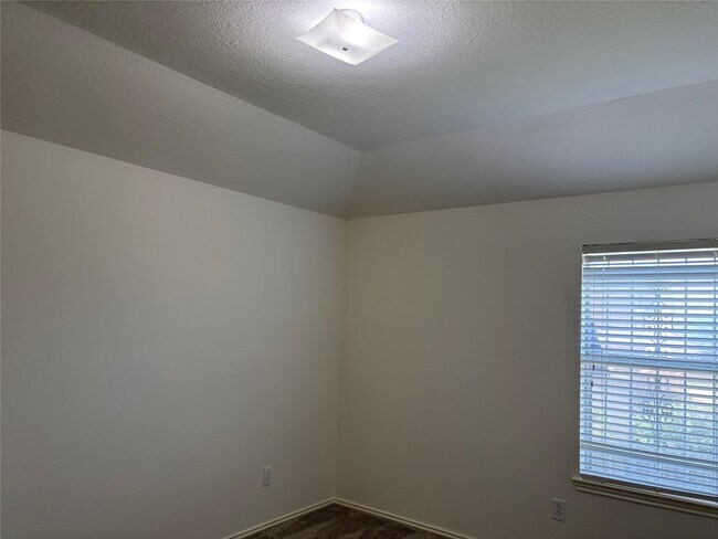 Building Photo - 21223 Colton Cove Dr
