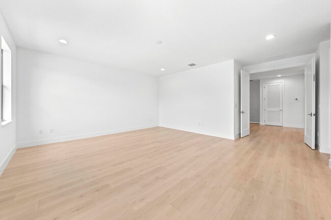 Building Photo - 1450 SW 23rd St