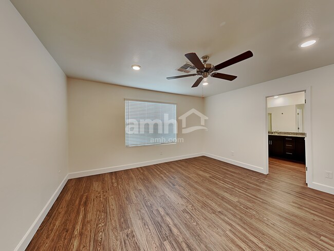 Building Photo - 661 W Bosal Dr