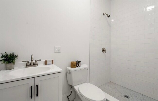 Building Photo - 57 Gorham St