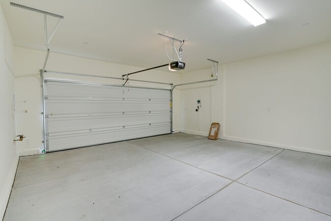 Building Photo - BEAUTIFUL 4BEDROOM 2.5 BATH HOME IN CADENCE * COMING SOON *