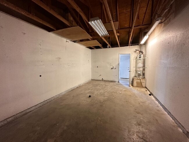 Building Photo - 16260 Orange St