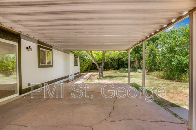 Building Photo - 1098 N 1900 W