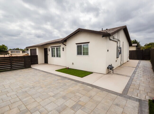 Building Photo - 451 E Lincoln Ave