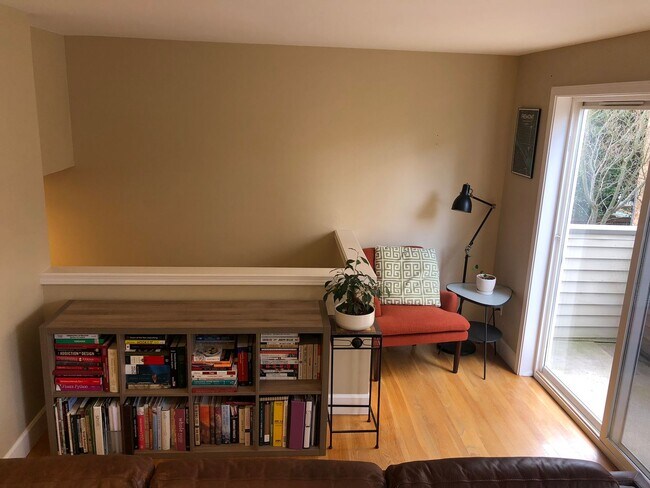 Building Photo - 3Bd/3Ba Seattle Townhouse