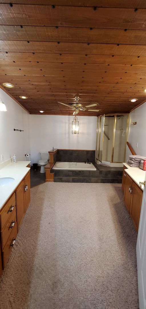 Building Photo - Log Home with close public lake access - A...