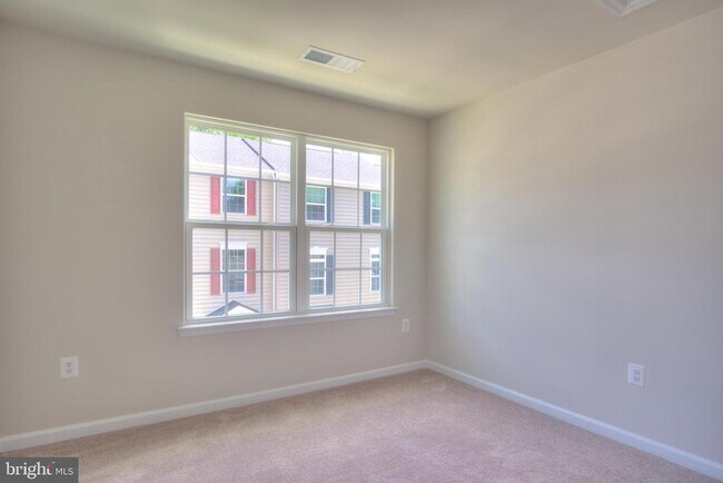 Building Photo - 2506 EMBER Ln