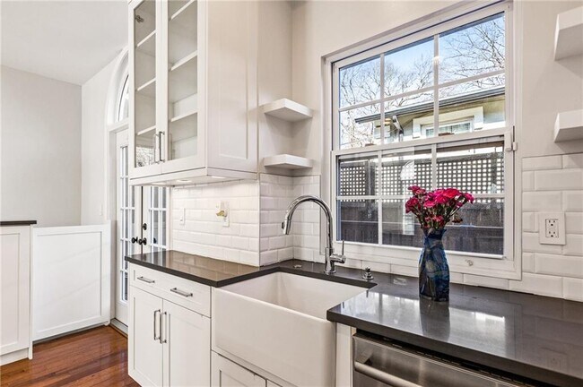 Building Photo - 841 Piedmont Ave NE