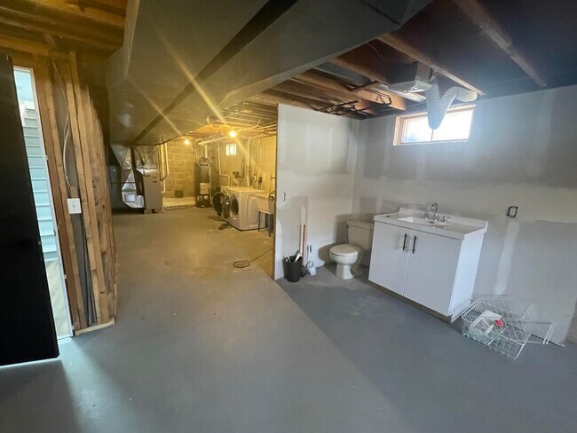 Building Photo - 2727 Florann Dr