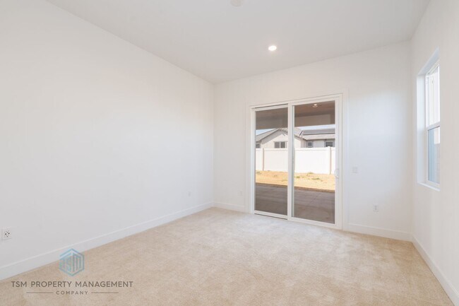 Building Photo - 15437 La Subida Dr