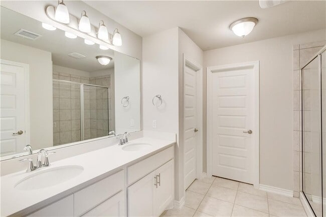 Building Photo - 14202 McCoy Lp
