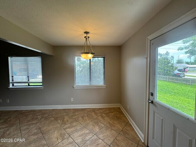 Building Photo - 116 Christie Ln