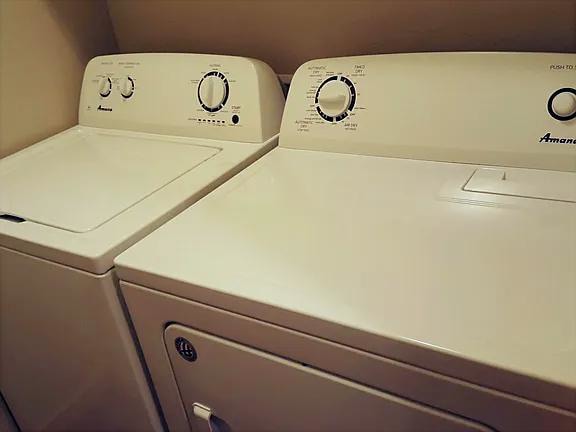 Building Photo - 2025 Mount Ave