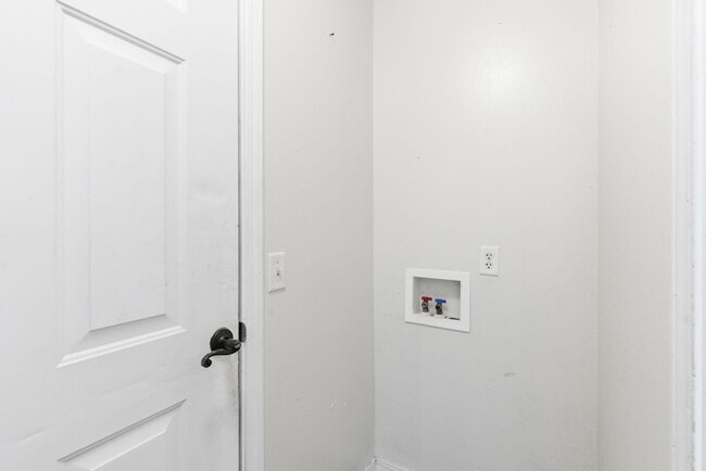 Building Photo - 1127 N Northwood Ave