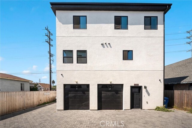 Building Photo - 532 W Vernon Ave