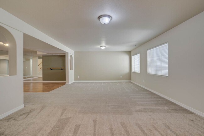 Building Photo - Main Level Living in Pine Creek...Views ar...