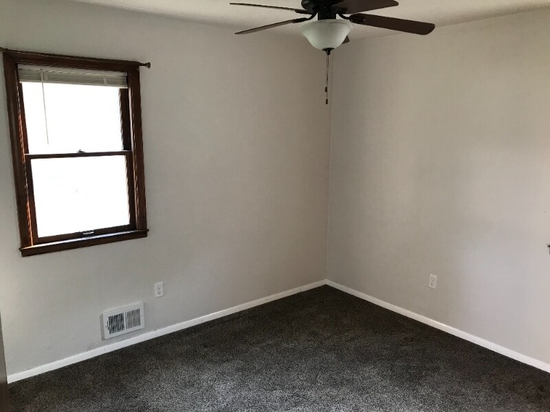 Building Photo - 2909 E Claudette Dr