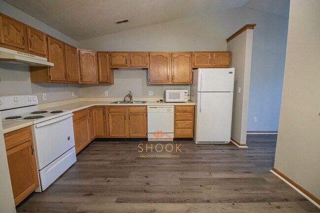 Building Photo - 3525/3527 E Thornhill Circle