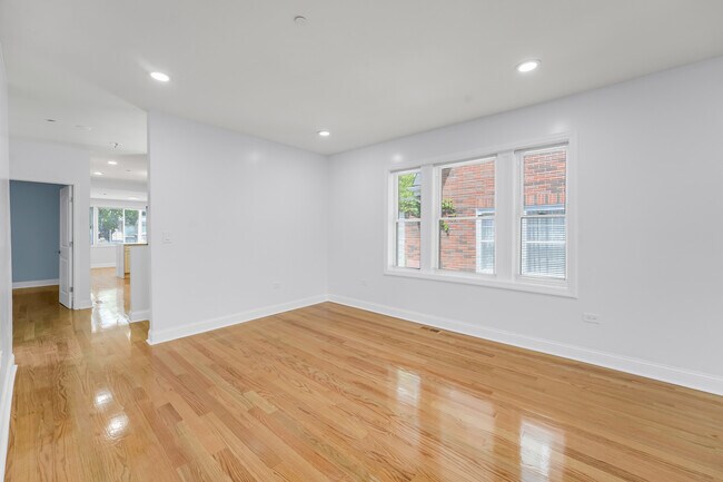 Building Photo - 1115 N Taylor Ave