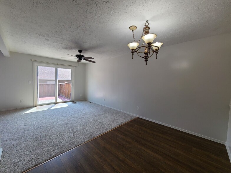 Building Photo - 2595 Stratford Dr