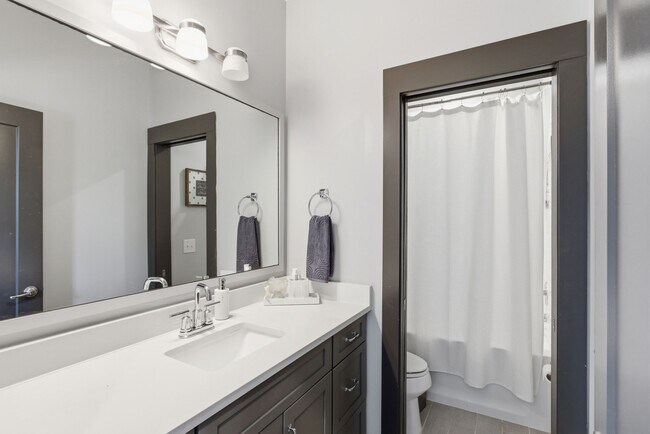 Building Photo - 1608 16th Ave N