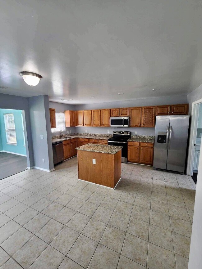 Building Photo - 608 Twisted Willow Ct