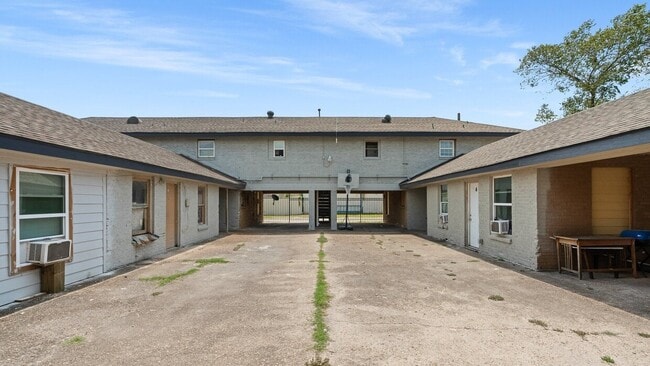 Building Photo - 2205 Galveston Rd