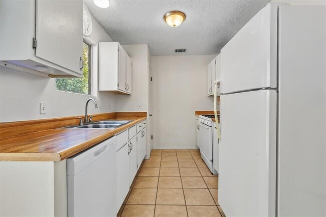 Building Photo - 722 Wales Way