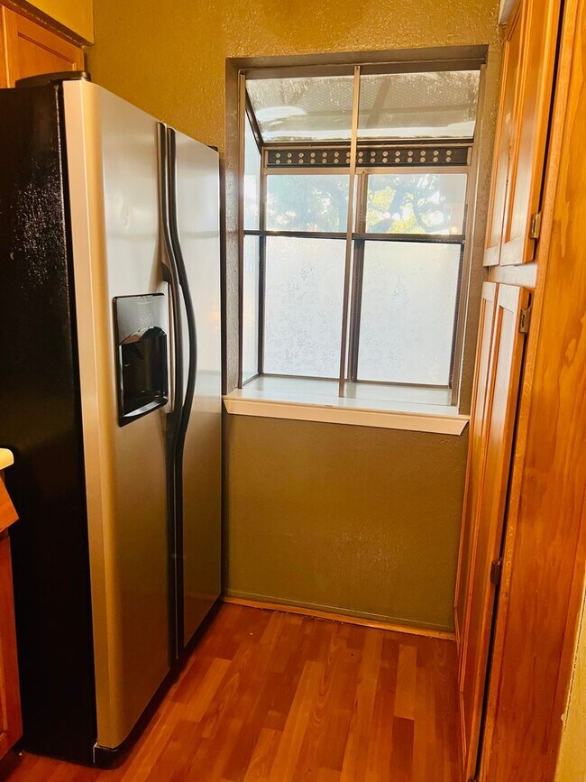 Building Photo - South Congress Condo Close to Downtown and...