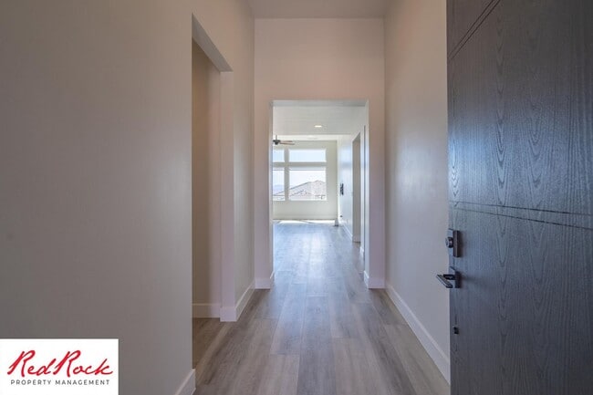 Building Photo - Modern 3 Bedroom Single-Level Home in Vill...